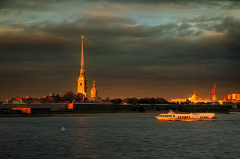 Картинка города санкт-петербург +петергоф+ россия река катер деревья набережная здания шпиль