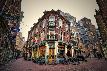 обоя амстердам, нидерланды, города, брусчатка, кафе, вывески, дом, улица