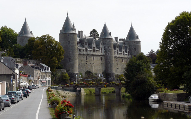 Обои картинки фото castle, morbihan, france, города, замки, луары, франция, стены, башни, водоем, мостик