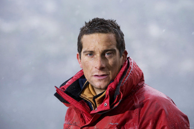 Обои картинки фото edward, michael, grylls, мужчины, bear