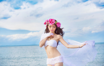 Картинка девушки -unsort+ азиатки купальник бикини венок цветы море азиатка