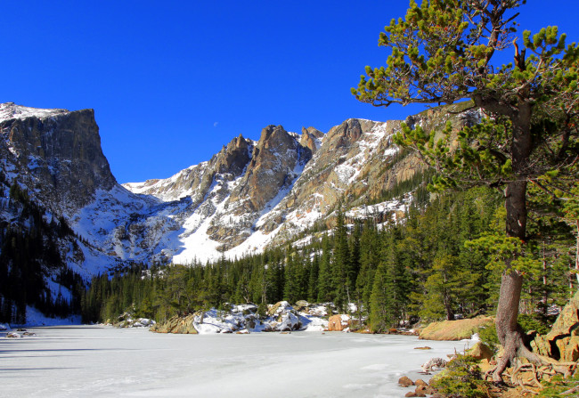 Обои картинки фото rocky mountain national park,  colorado, природа, горы, парк, снег, ели, дерево