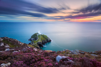 Картинка природа маяки маяк ирландское море уэльс скалистый остров южный стэк