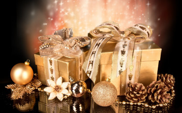 обоя праздничные, подарки и коробочки, шишки, шары, подарки, сияние, лента, позолота