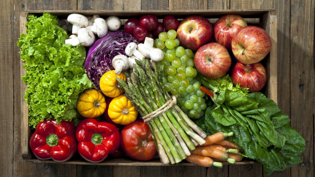 Обои картинки фото еда, фрукты и овощи вместе, виноград, яблоки, перец, салат, спаржа