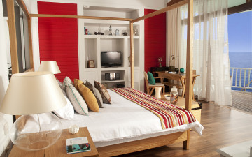 Картинка интерьер спальня кровать подушки балкон море