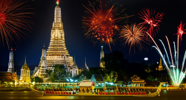 Обои картинки фото города, бангкок , таиланд, фейерверк, храм