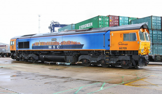 Обои картинки фото техника, локомотивы, локомотив, контейнеры, терминал