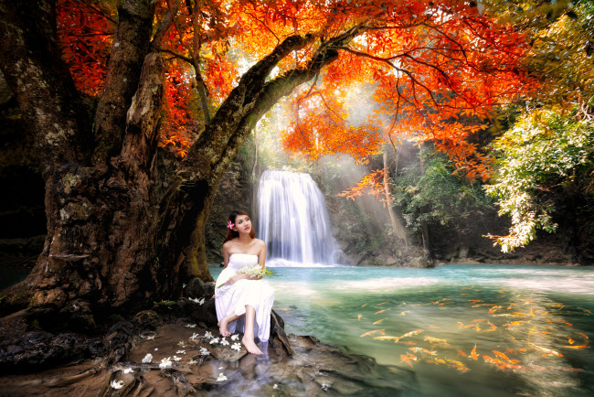 Обои картинки фото девушки, -unsort , азиатки, экзотика, водопад