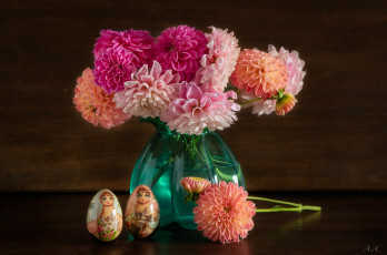 Картинка цветы георгины георгин букет ваза яйца