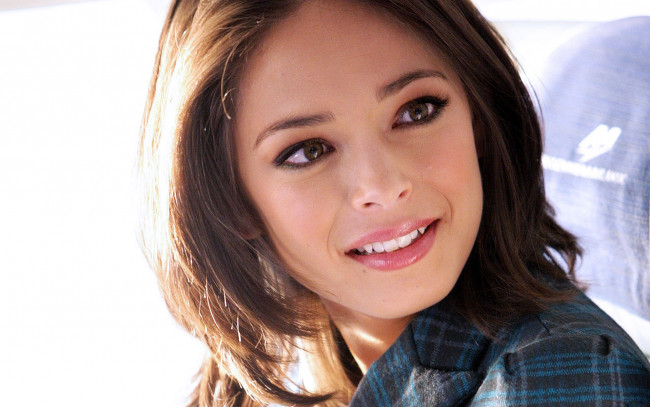 Обои картинки фото Kristin Kreuk, девушки, , , улыбка