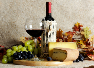 обоя еда, напитки,  вино, листья, осень, красное, сыр, бутылка, бокал, виноград, вино