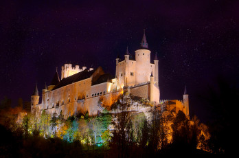 Картинка города замки+испании алькасар испания ночь огни крепость дворец сеговия