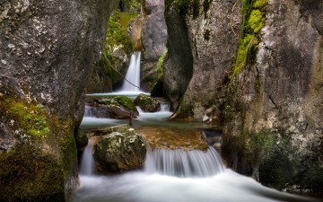 Картинка природа водопады скалы горы река