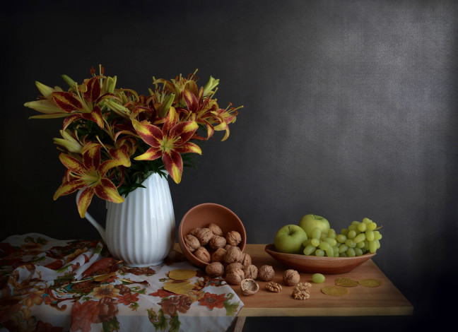 Обои картинки фото еда, натюрморт, лилии, цветы, виноград, яблоки, орехи