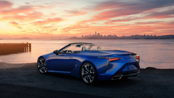 обоя 2021 lexus lc 500 convertible, автомобили, lexus, вид, сзади, 2021, lc, 500, convertible, синий, кабриолет, город, побережье