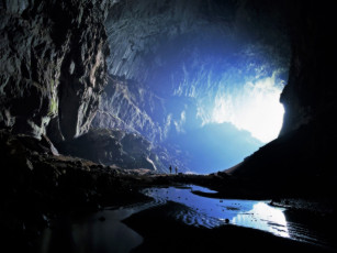Картинка природа горы пещера озера люди