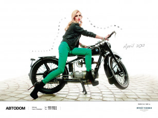 обоя календари, девушки, мотоцикл, блондинка, ботильоны