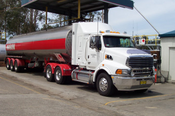 обоя sterling at9500 fuel tanker, автомобили, sterling, тяжёлый, тягач, седельный, грузовик