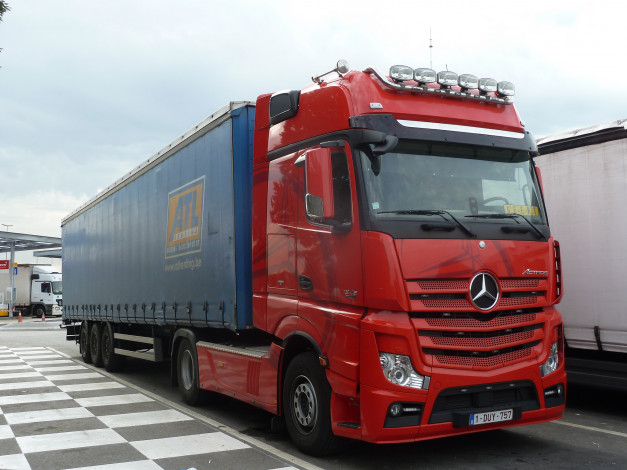 Обои картинки фото автомобили, mercedes trucks, контейнеровоз, тягач, грузовик