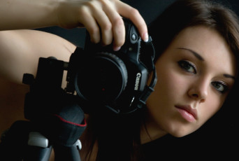 Картинка девушки -unsort+ лица +портреты камера фотоаппарат лицо брюнетка canon