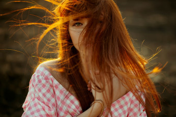 Картинка девушки -unsort+ рыжеволосые+и+другие рыжая блузка браслет ветер