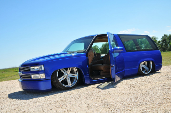 Обои картинки фото 2000-chevy-tahoe, автомобили, custom 3-5dr,  off-road, chevrolet