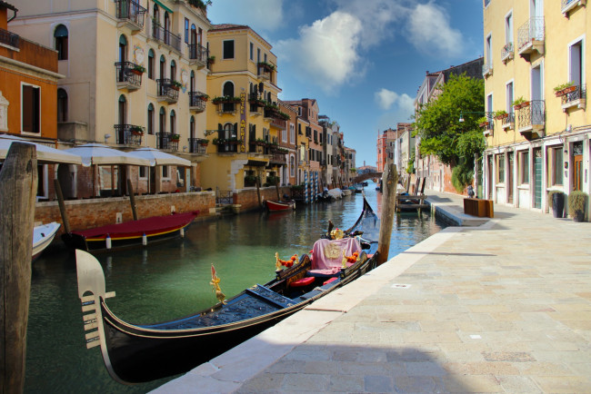 Обои картинки фото города, венеция , италия, канал, дома, гондола
