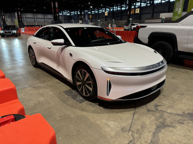 Обои картинки фото lucid air pure,  chicago auto show 2024, автомобили, выставки и уличные фото, lucid, air, pure, чикагский, автосалон, 2024