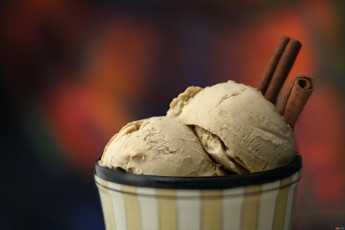 Картинка еда мороженое десерты палочки корицы шарики мороженого стаканчик