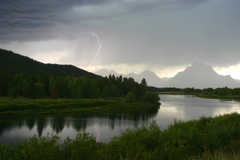 Картинка природа молния гроза река вечер непогода