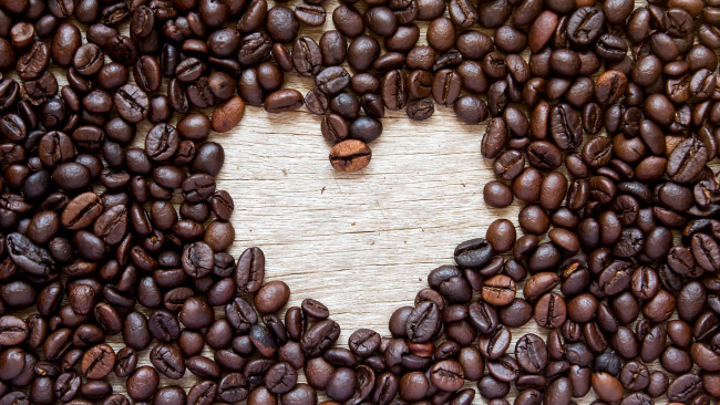Обои картинки фото еда, кофе,  кофейные зёрна, сердечко, зерна