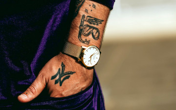 Картинка разное руки +ноги мужская рука тату часы