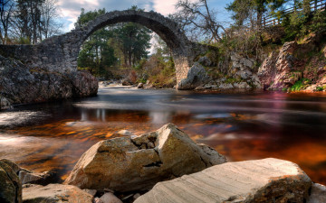 обоя природа, реки, озера, мост-арка, каменный, деревья, камни, река
