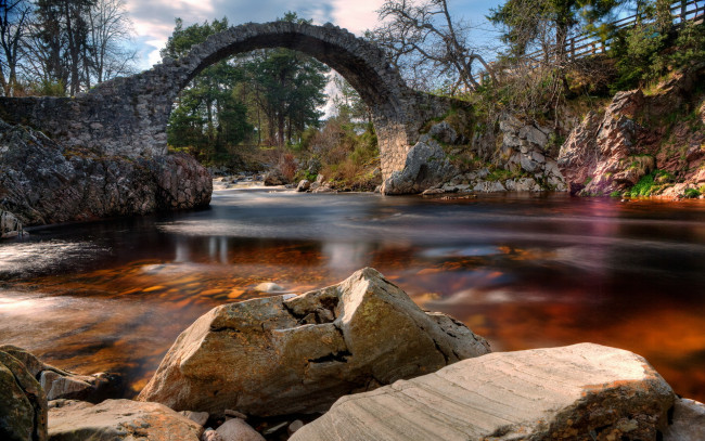 Обои картинки фото природа, реки, озера, мост-арка, каменный, деревья, камни, река