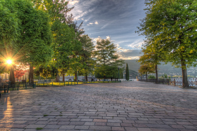 Обои картинки фото como, lombardy, italy, города, улицы, площади, набережные, восход, парк, деревья, комо, ломбардия, италия, набережная, аллея