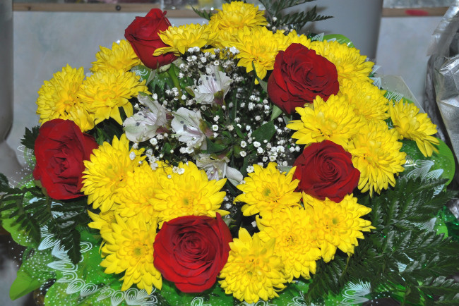 Обои картинки фото цветы, букеты, композиции, букет, розы, альстромерии, хризантемы