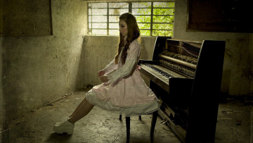 Картинка музыка -другое пианино девушка