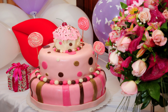 Обои картинки фото еда, торты, день, рождения, подарки, цветы, шары, торт