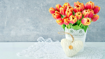 Картинка цветы тюльпаны ваза бутоны