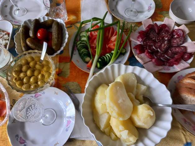 Обои картинки фото еда, разное, картошка, оливки, овощи