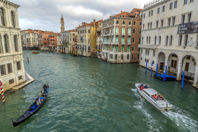 Обои картинки фото города, венеция , италия, канал, дома, гондола, катер