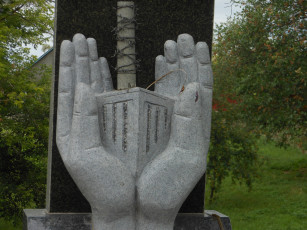 Картинка города памятники скульптуры арт объекты памятник Чернобильцам бобровица