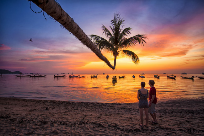 Обои картинки фото tao,  thailand, разное, мужчина женщина, thailand, пляж, пальма, закат, лодки, сиамский, залив, таиланд, тао