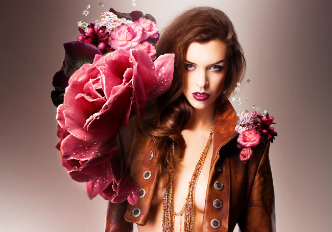 Обои картинки фото девушки, -unsort , брюнетки,  шатенки, цветы, кожанка, куртка, шатенка, розы, вода, пуговицы, капли, девушка