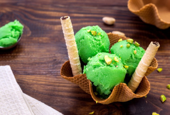 Картинка еда мороженое +десерты вафельные трубочки фисташковое