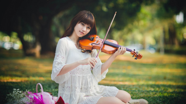 Обои картинки фото музыка, -другое, скрипка, азиатка, девушка, природа, взгляд