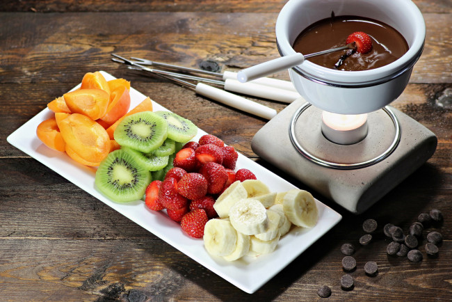 Обои картинки фото еда, фрукты,  ягоды, киви, персик, шоколад, банан, клубника