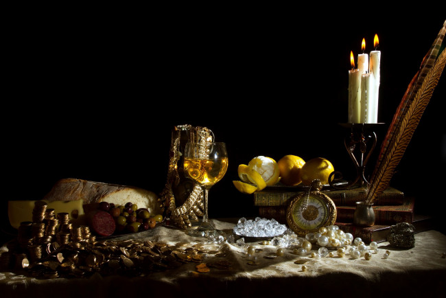 Обои картинки фото еда, натюрморт, вино, монеты, украшения, оливки, лимоны, колбаса