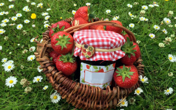 Картинка еда клубника +земляника ягоды корзинка ромашки джем
